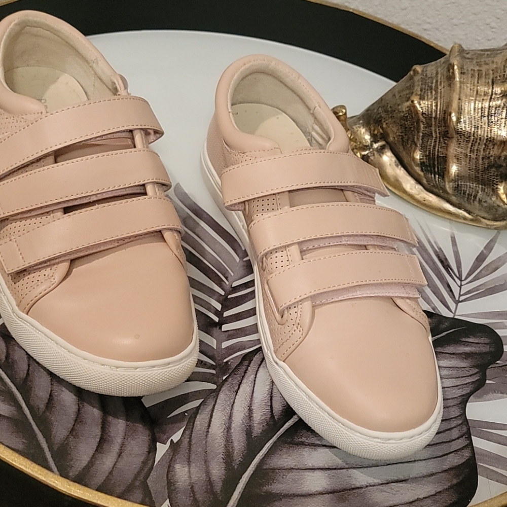 Pink Kenneth Cole Reaction Tennis Shoe